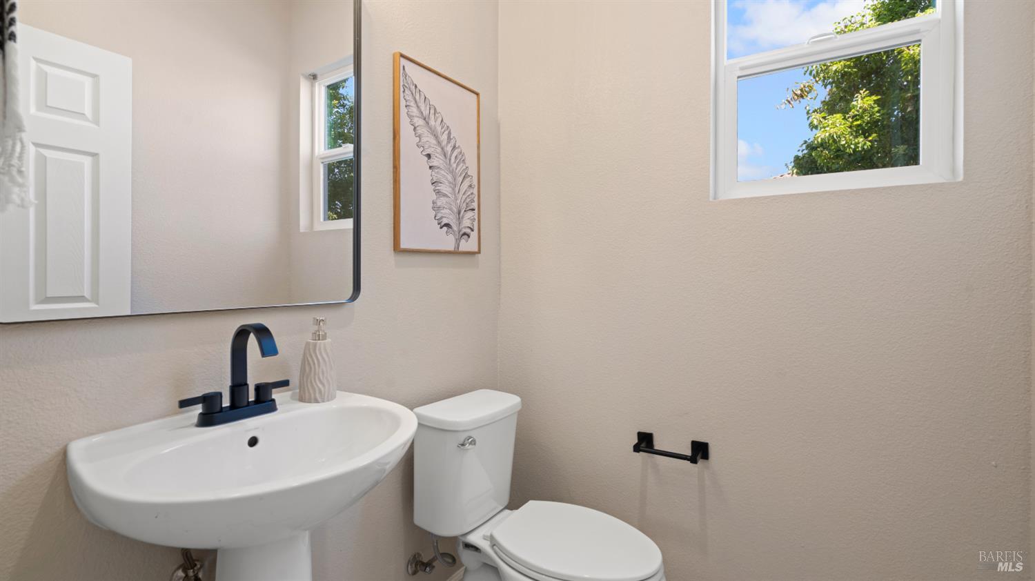 Detail Gallery Image 21 of 42 For 5114 Kolton Pl, Rohnert Park,  CA 94928 - 5 Beds | 2/1 Baths