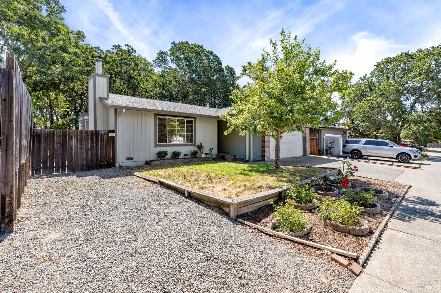Detail Gallery Image 3 of 35 For 948 Ventnor Ave, Windsor,  CA 95492 - 3 Beds | 2 Baths