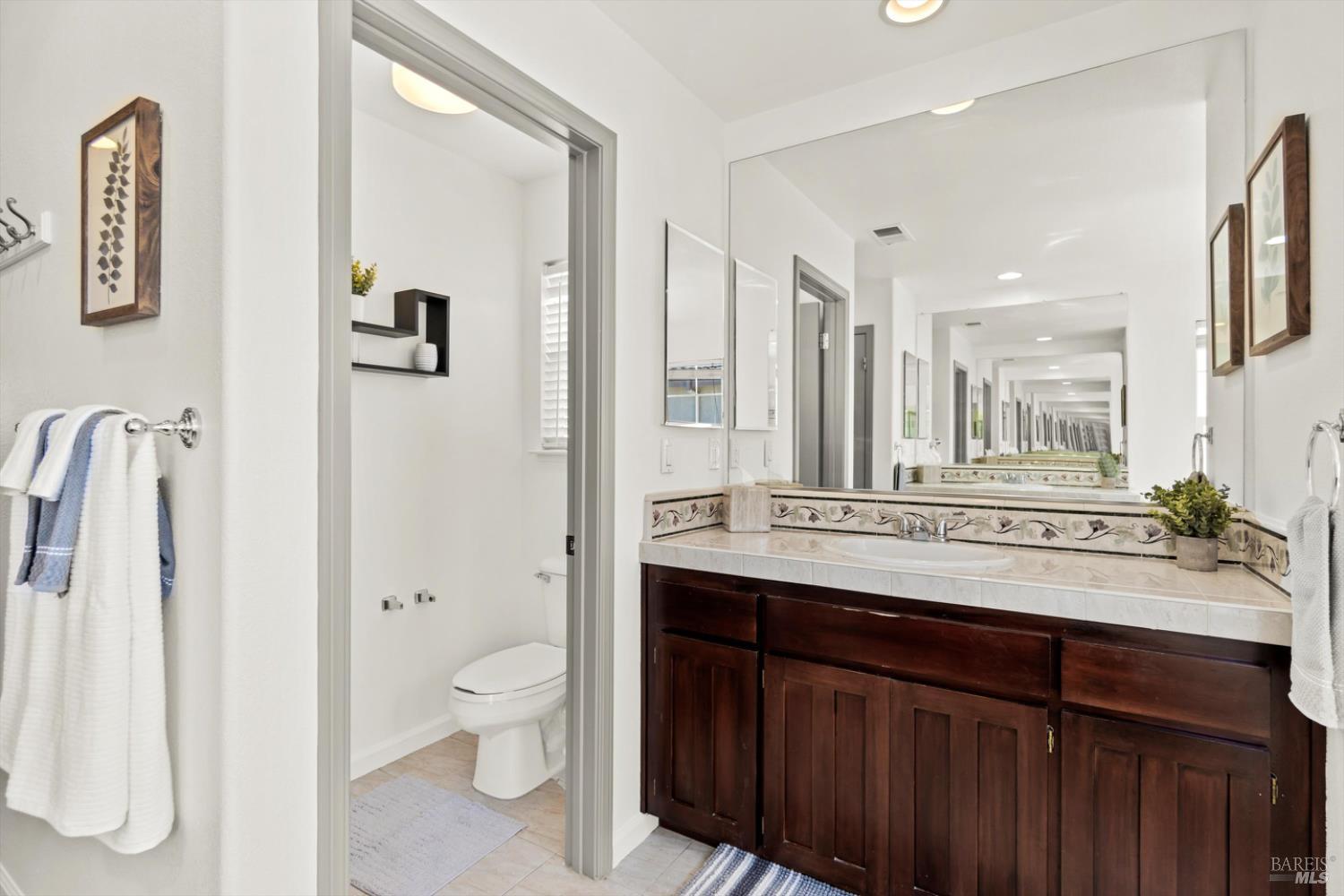 Detail Gallery Image 33 of 55 For 1451 Golf Course Dr, Windsor,  CA 95492 - 4 Beds | 2/1 Baths
