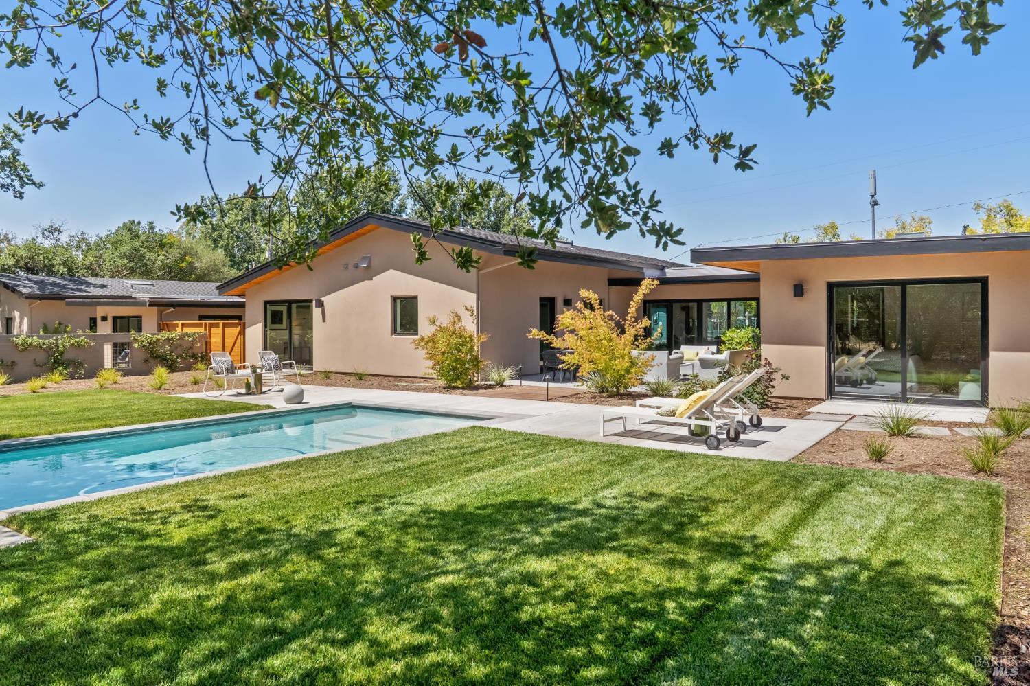 Detail Gallery Image 16 of 49 For 216 1st St, Sonoma,  CA 95476 - 3 Beds | 2/1 Baths