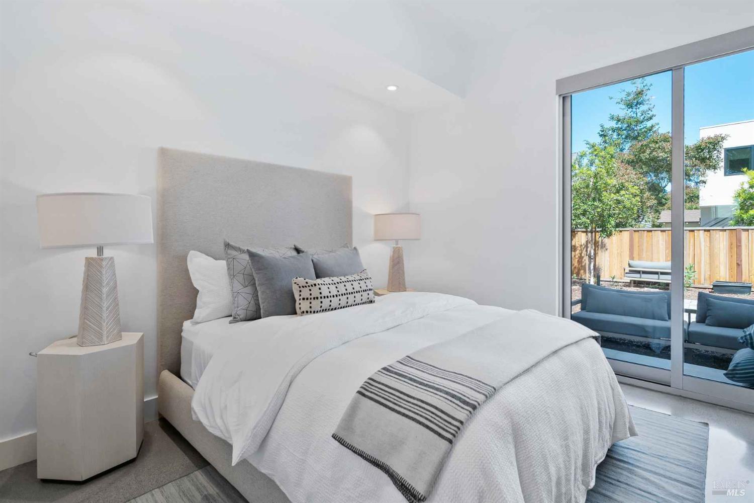 Detail Gallery Image 27 of 35 For 120 Gharkey St, Santa Cruz,  CA 95060 - 5 Beds | 5 Baths