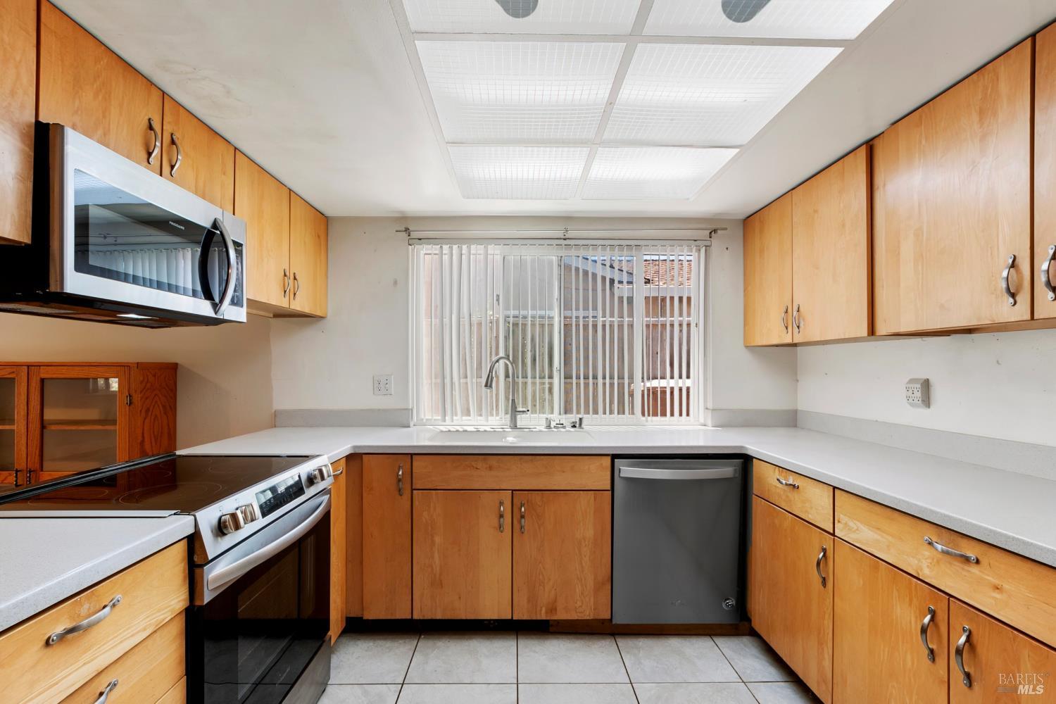 Detail Gallery Image 11 of 56 For 2004 S Terrace Dr, Napa,  CA 94559 - 3 Beds | 2 Baths