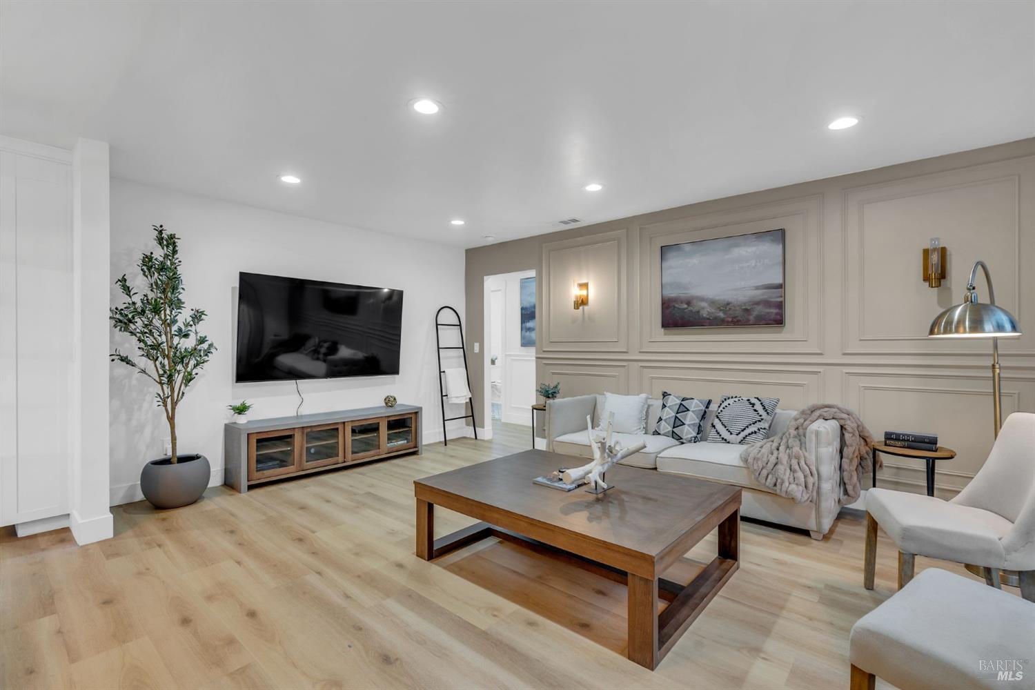 Detail Gallery Image 7 of 25 For 1594 Laurel St, Napa,  CA 94559 - 2 Beds | 2 Baths