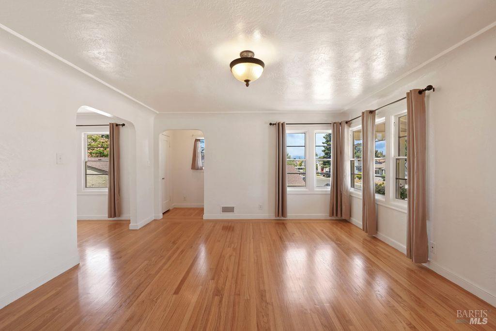 Detail Gallery Image 8 of 41 For 1465 Ohio St, Vallejo,  CA 94590 - 3 Beds | 2 Baths
