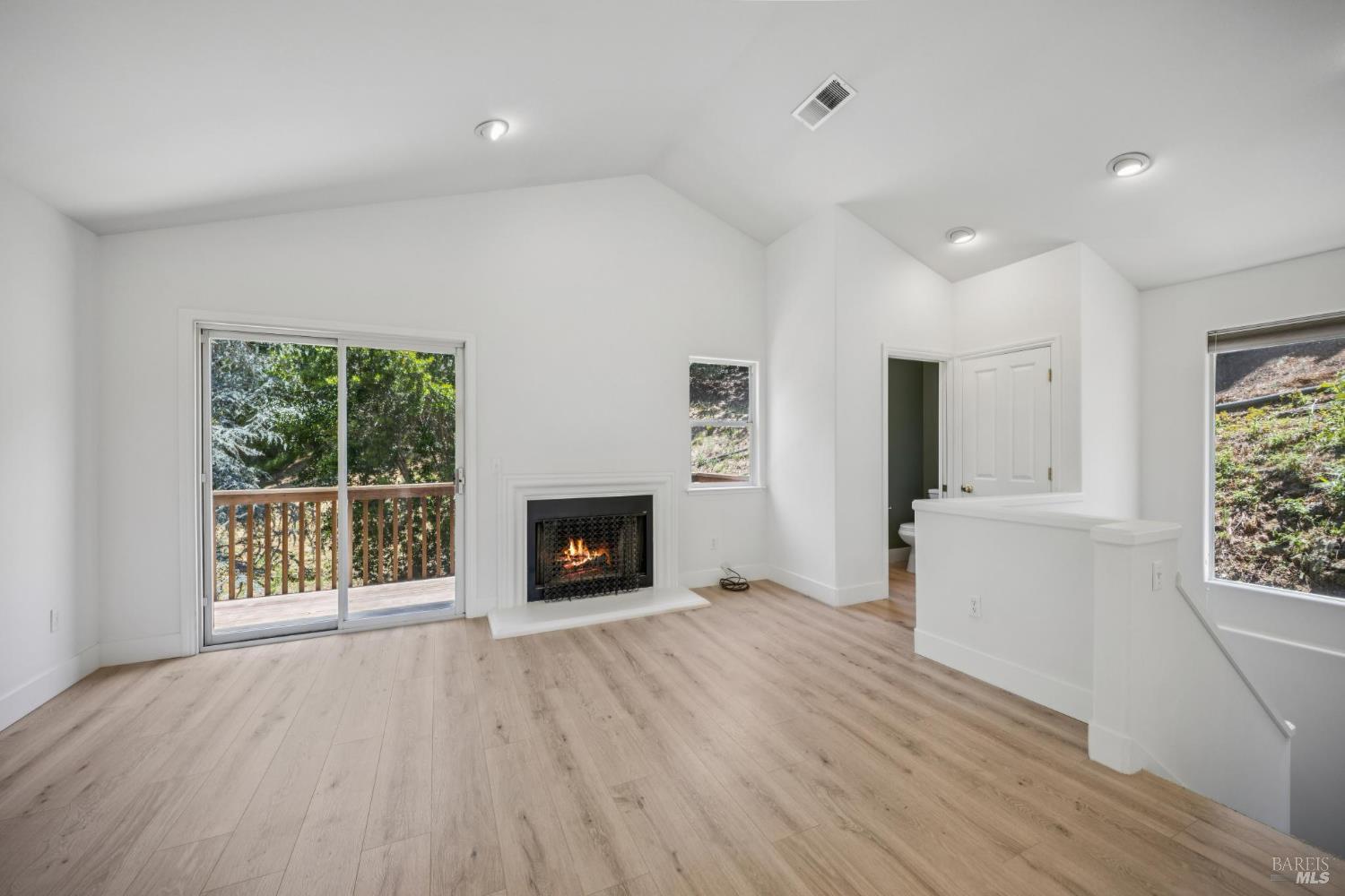 Detail Gallery Image 22 of 31 For 406 Wellesley Ct, Mill Valley,  CA 94941 - 2 Beds | 1/1 Baths