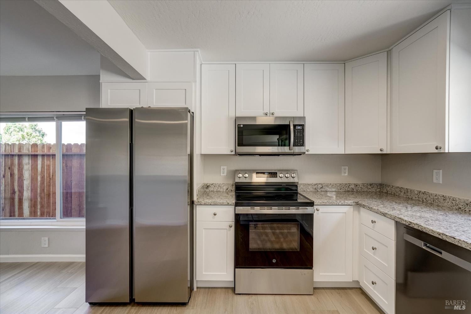 Detail Gallery Image 12 of 40 For 124 Evergreen Way, Vallejo,  CA 94591 - 4 Beds | 2/1 Baths