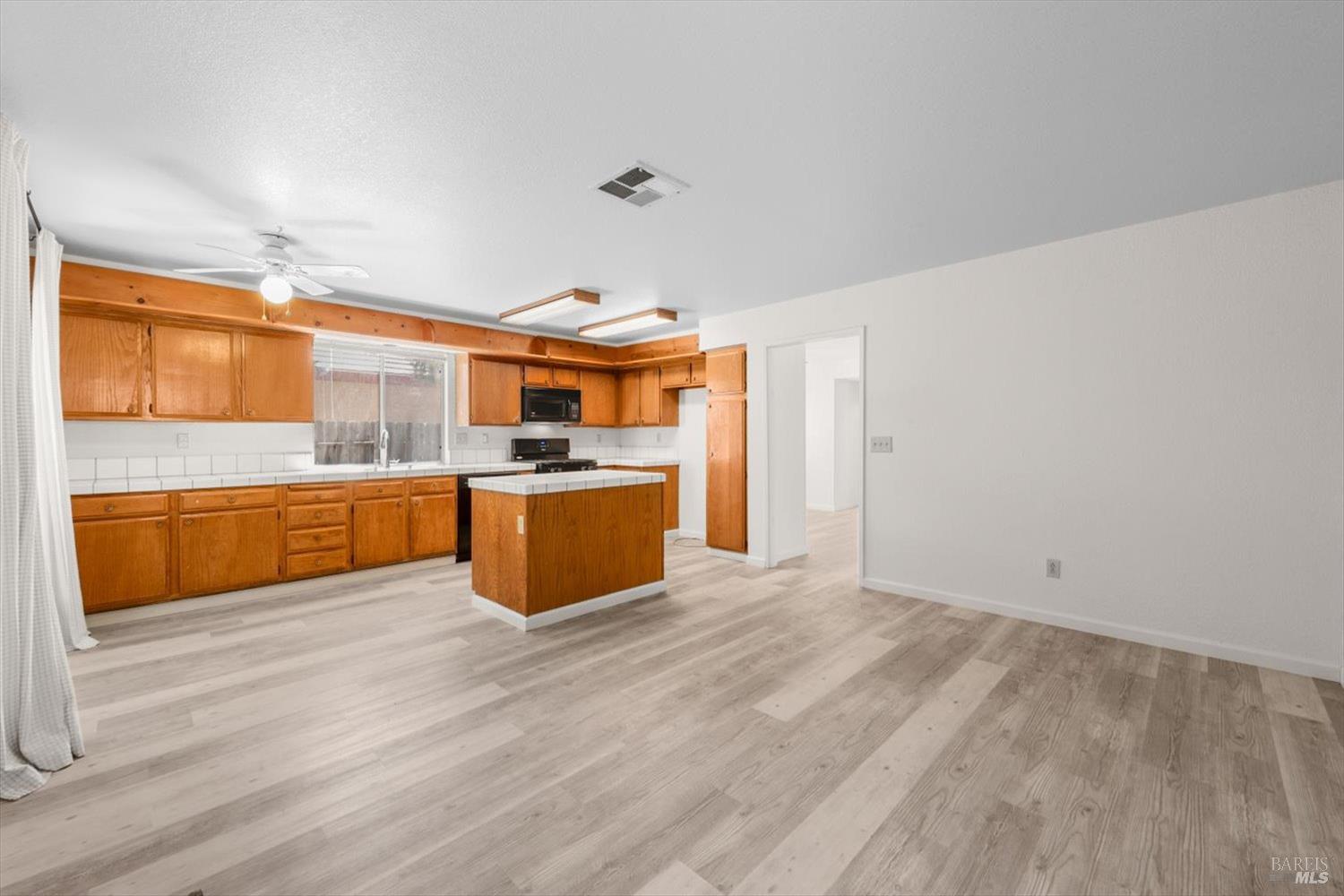 Detail Gallery Image 17 of 49 For 243 Colby Dr, Vacaville,  CA 95687 - 3 Beds | 2/1 Baths