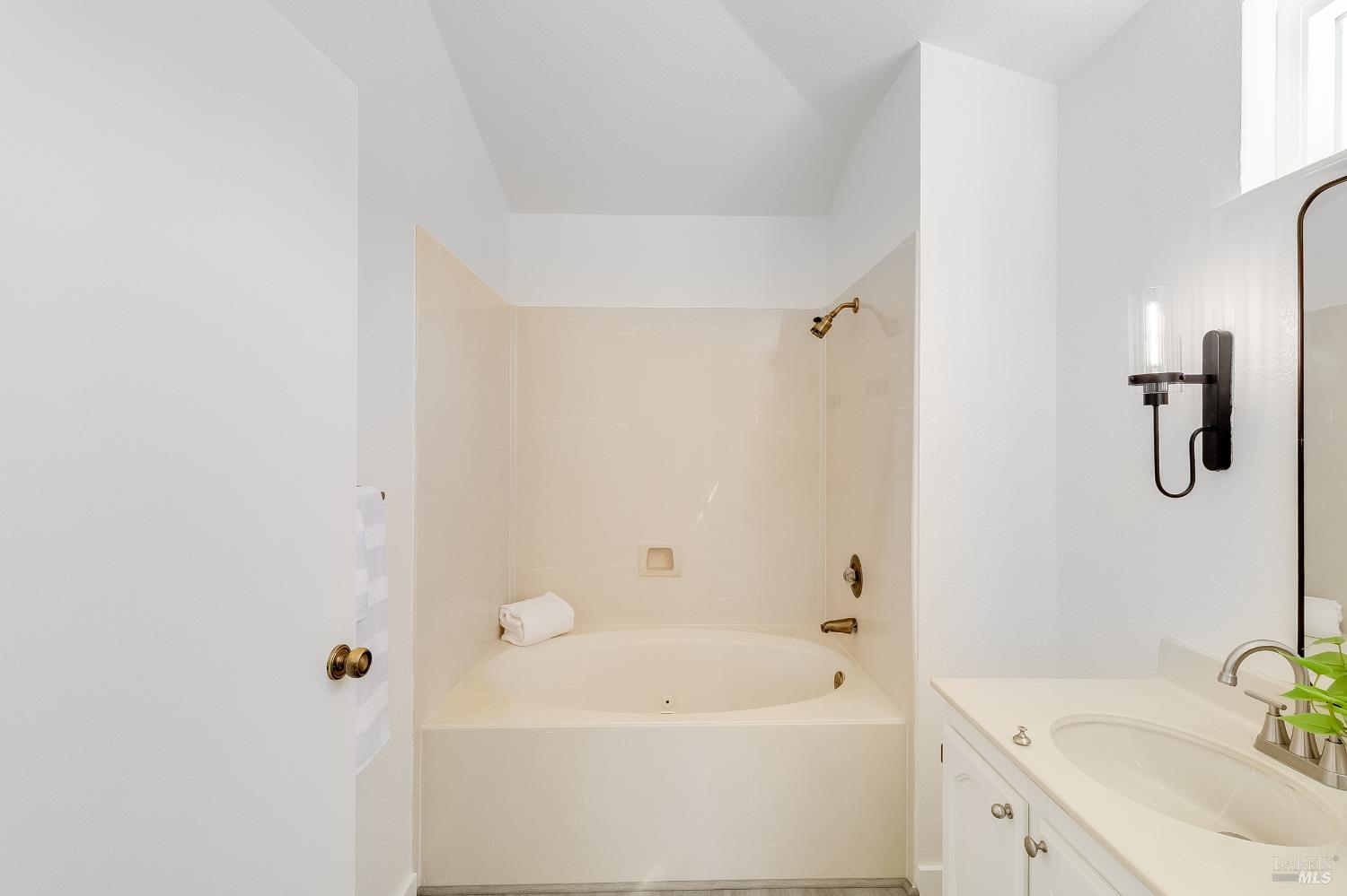 Detail Gallery Image 33 of 54 For 567 Primrose Ln, Benicia,  CA 94510 - 3 Beds | 2 Baths