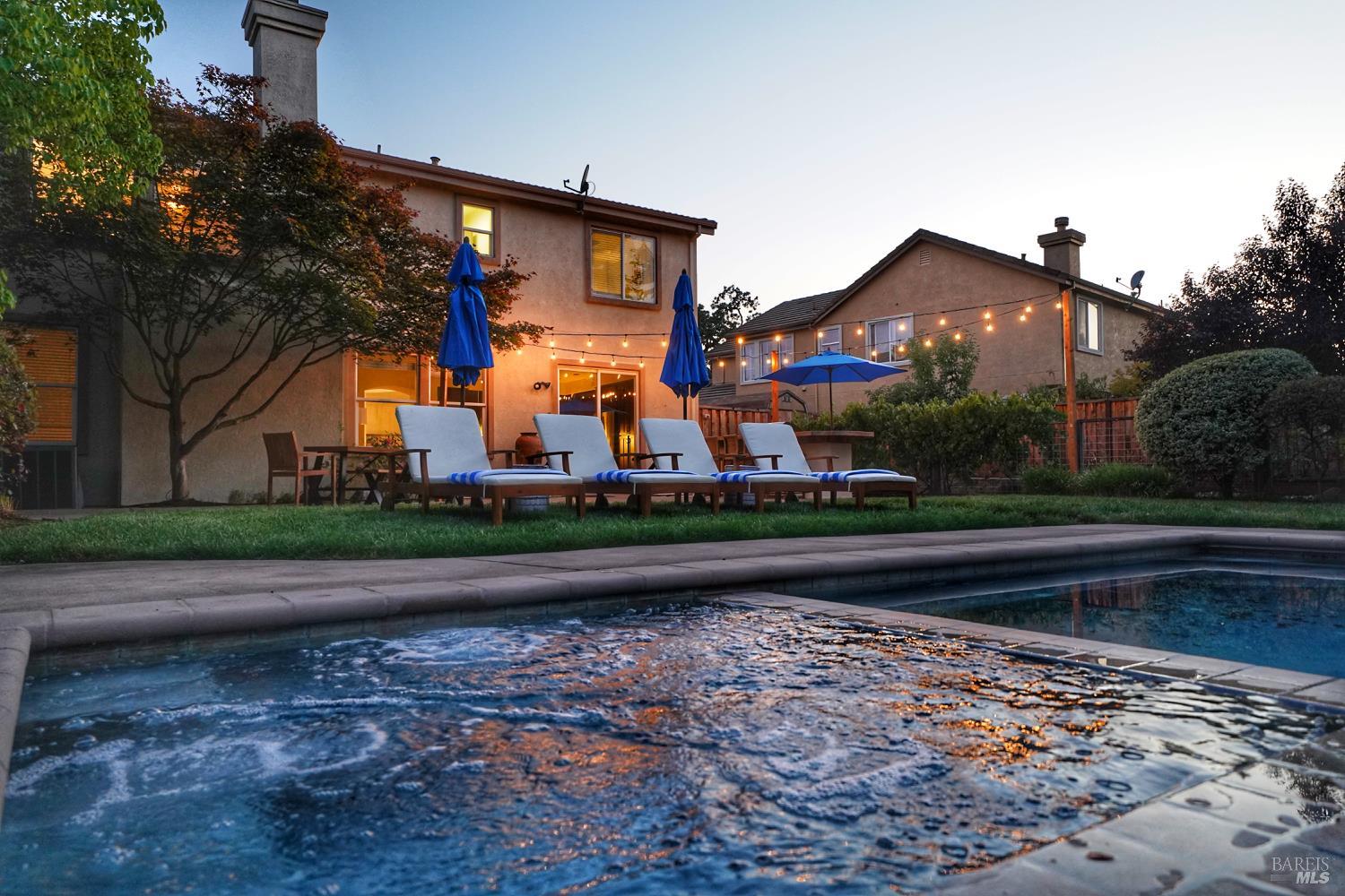 Detail Gallery Image 5 of 55 For 1451 Golf Course Dr, Windsor,  CA 95492 - 4 Beds | 2/1 Baths