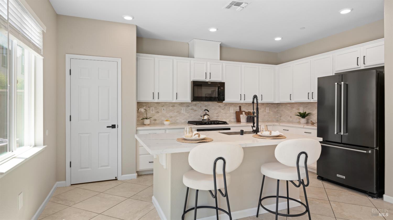 Detail Gallery Image 10 of 42 For 5114 Kolton Pl, Rohnert Park,  CA 94928 - 5 Beds | 2/1 Baths