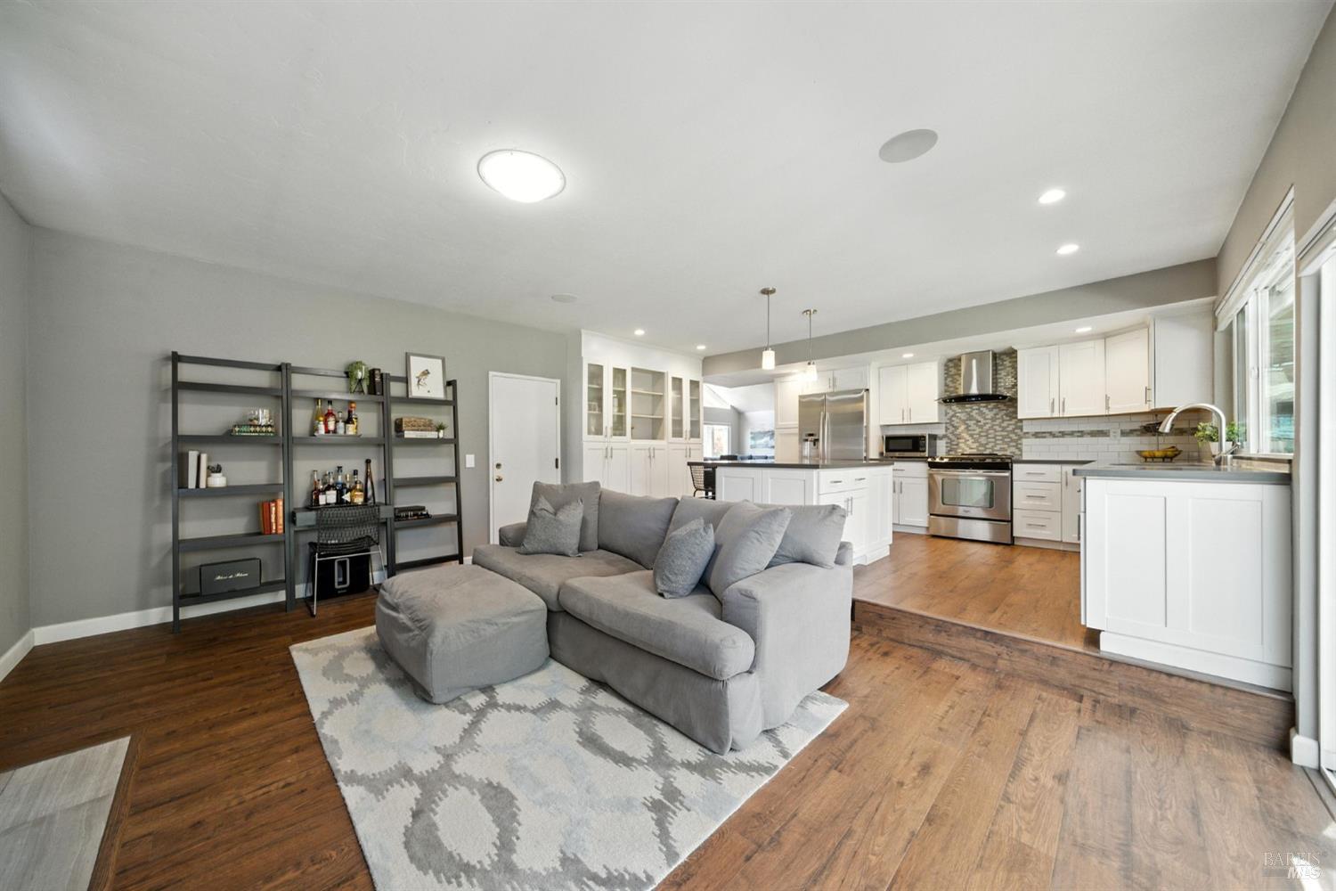 Detail Gallery Image 11 of 37 For 5332 Santa Teresa Ave, Santa Rosa,  CA 95409 - 4 Beds | 2 Baths