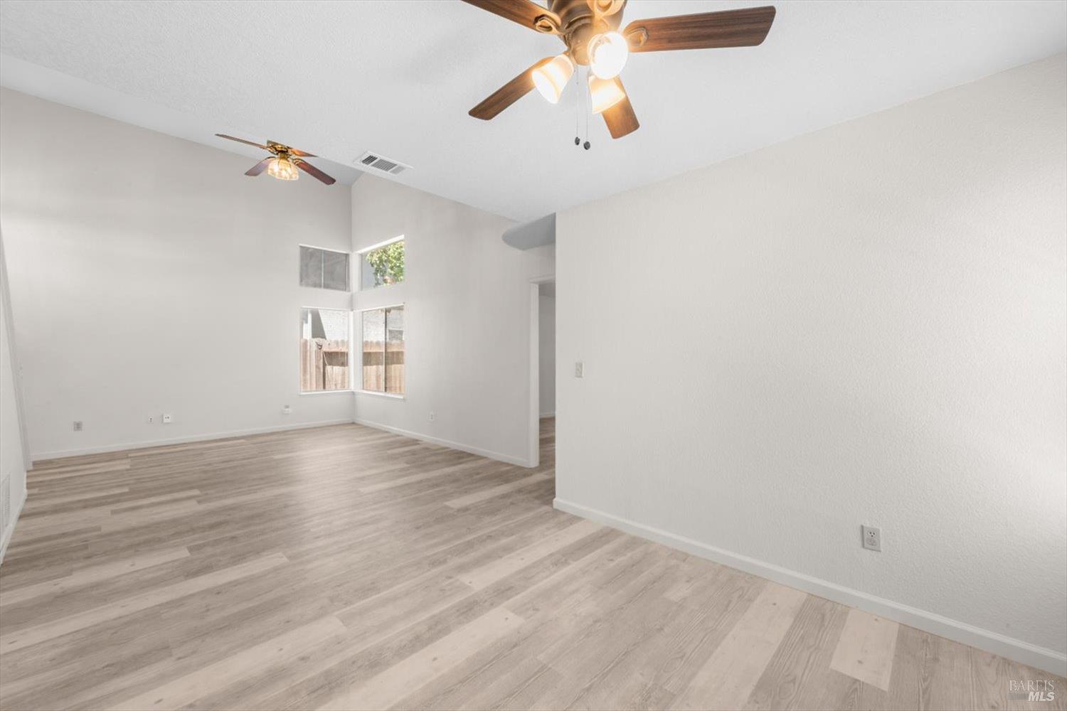 Detail Gallery Image 11 of 49 For 243 Colby Dr, Vacaville,  CA 95687 - 3 Beds | 2/1 Baths
