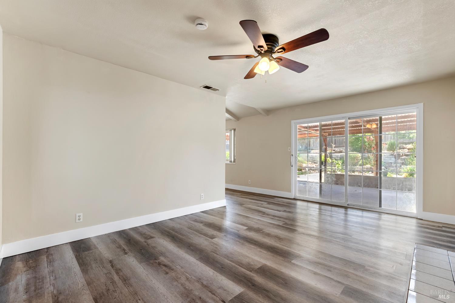 Detail Gallery Image 19 of 56 For 2004 S Terrace Dr, Napa,  CA 94559 - 3 Beds | 2 Baths