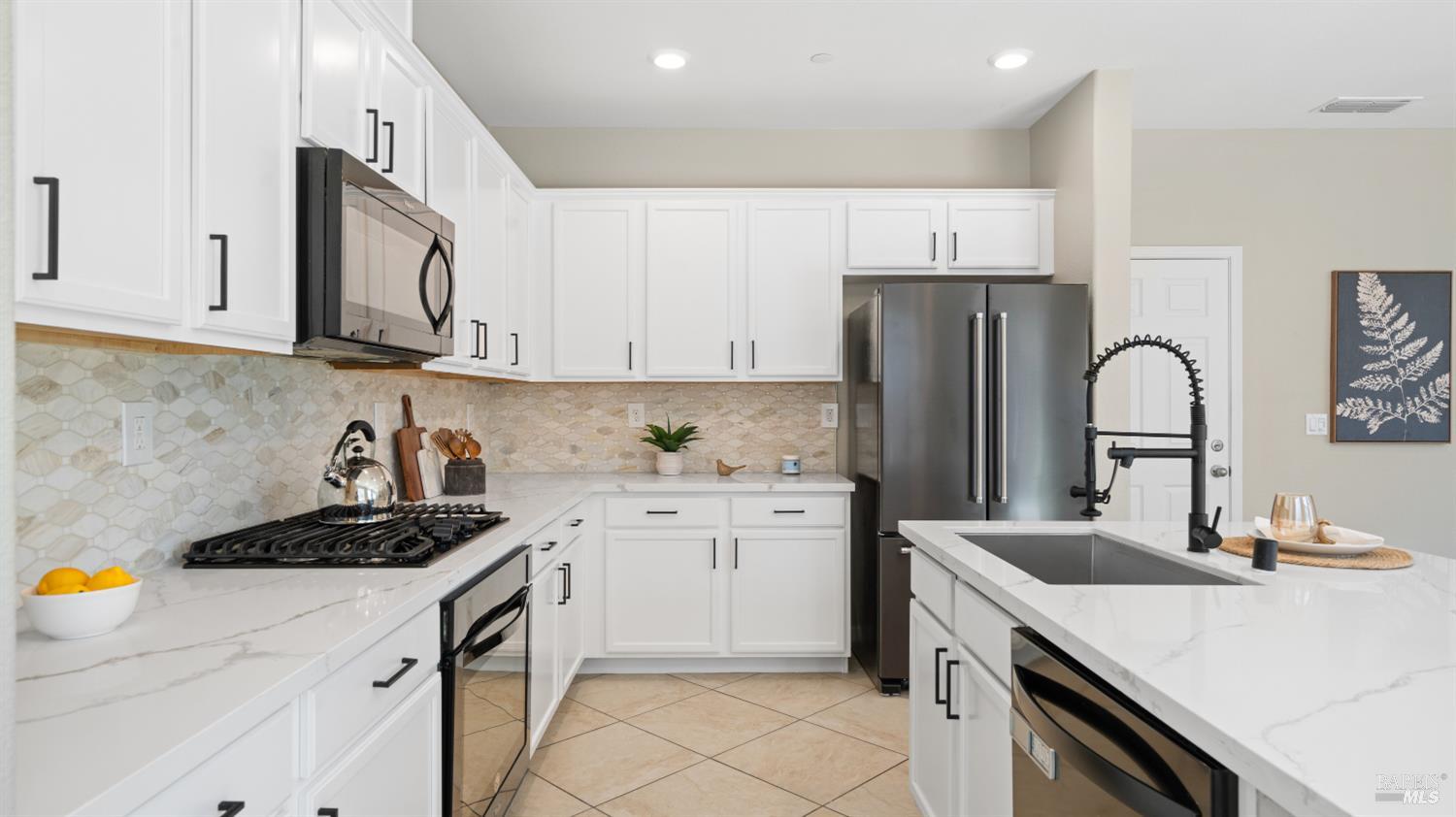 Detail Gallery Image 12 of 42 For 5114 Kolton Pl, Rohnert Park,  CA 94928 - 5 Beds | 2/1 Baths