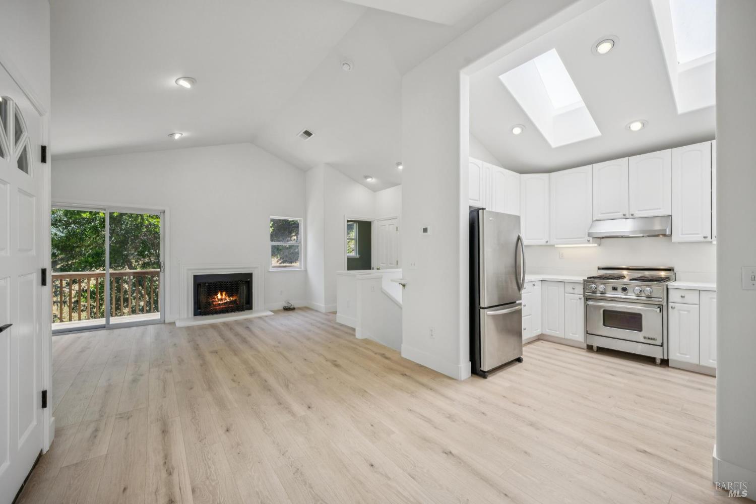 Detail Gallery Image 24 of 31 For 406 Wellesley Ct, Mill Valley,  CA 94941 - 2 Beds | 1/1 Baths
