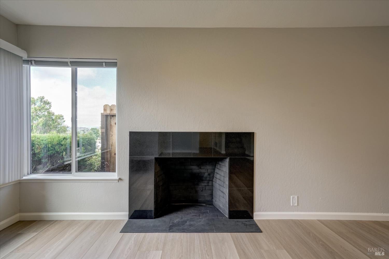 Detail Gallery Image 7 of 40 For 124 Evergreen Way, Vallejo,  CA 94591 - 4 Beds | 2/1 Baths