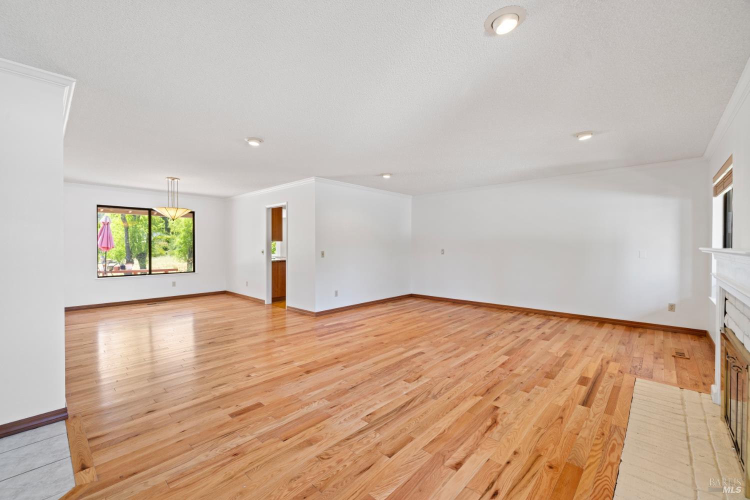 Detail Gallery Image 8 of 48 For 8819 Hood Mountain Way, Santa Rosa,  CA 95409 - 3 Beds | 2 Baths