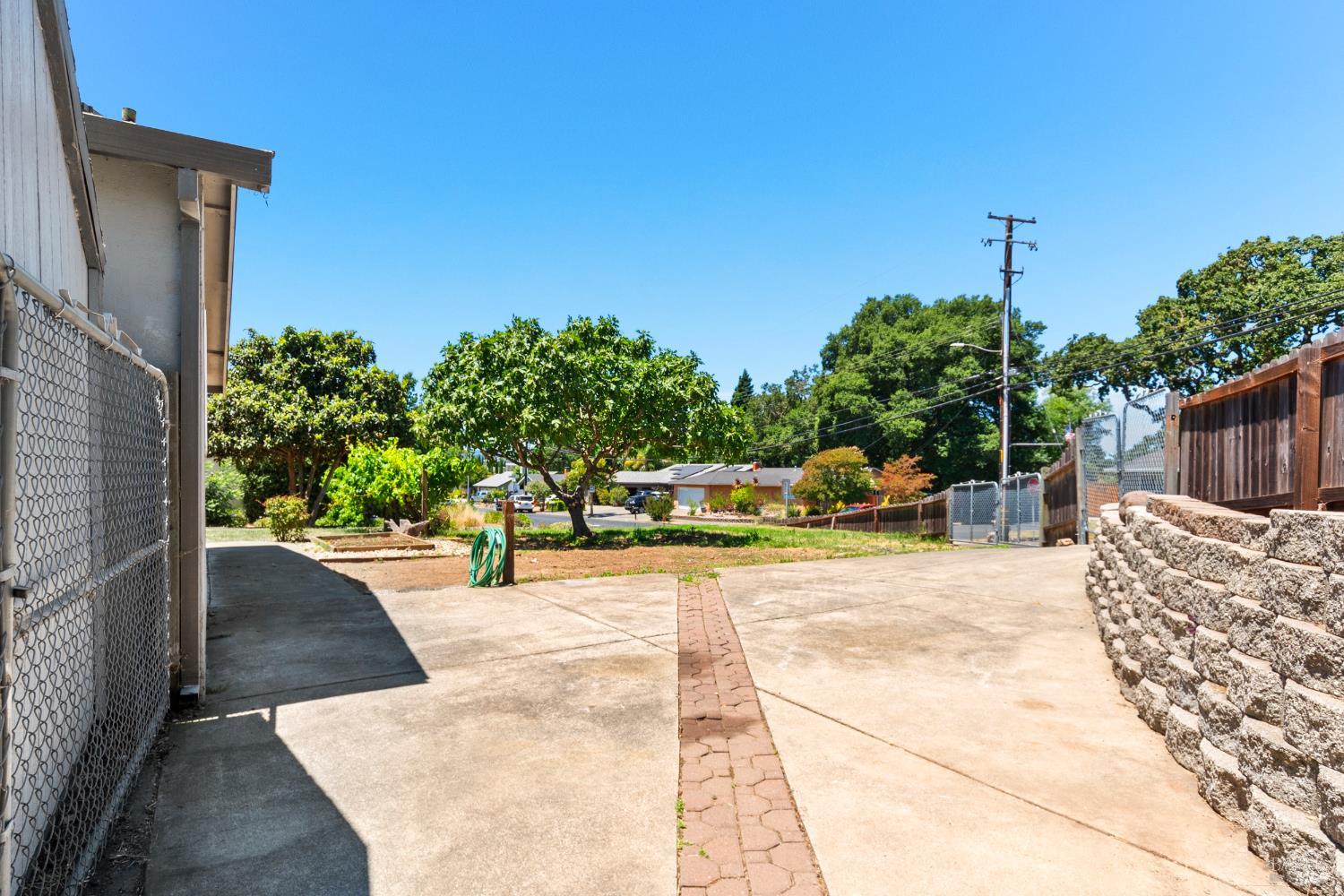 Detail Gallery Image 44 of 56 For 2004 S Terrace Dr, Napa,  CA 94559 - 3 Beds | 2 Baths