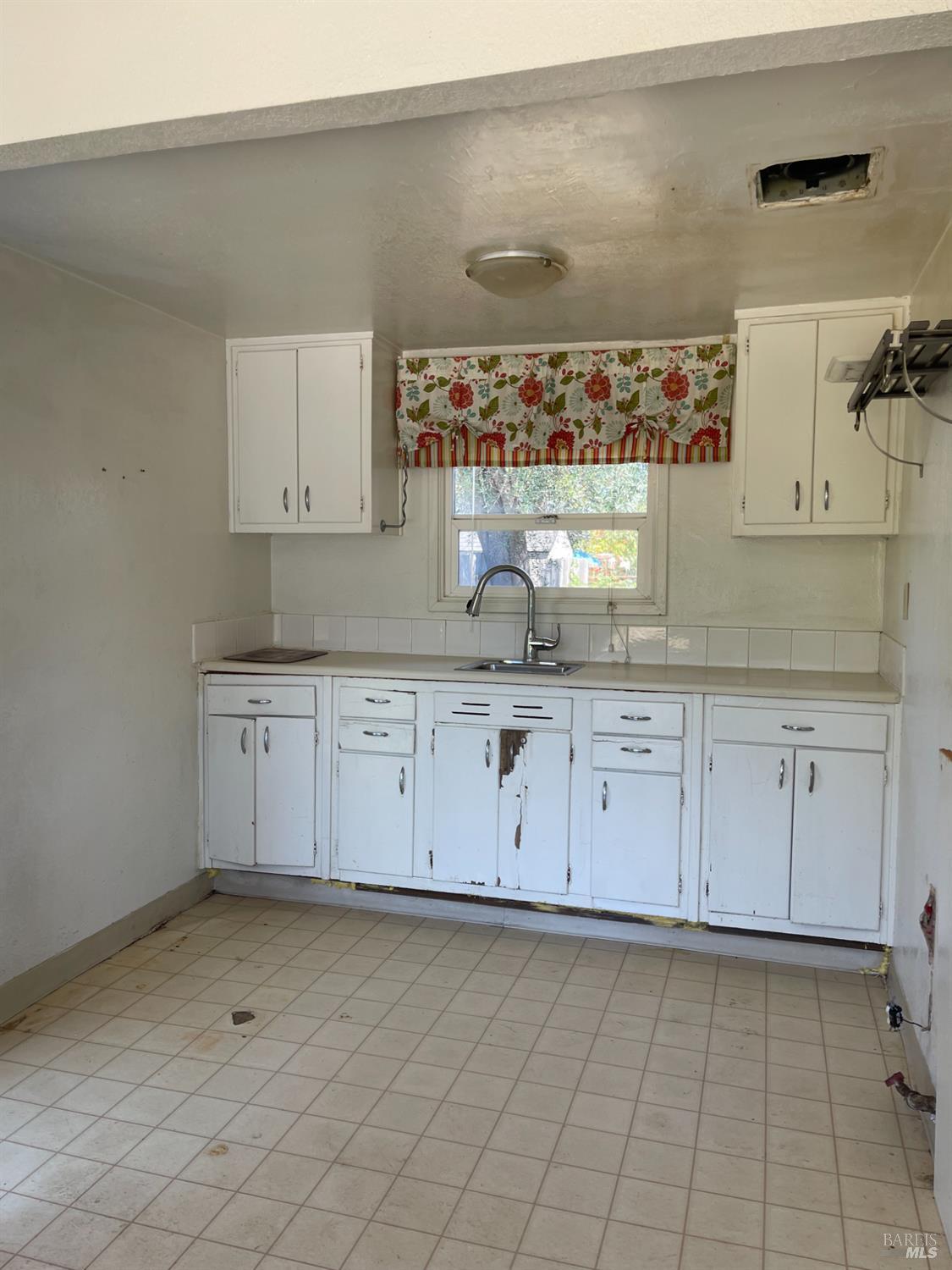 Detail Gallery Image 9 of 21 For 1541 Menlo Ave, Napa,  CA 94558 - – Beds | – Baths
