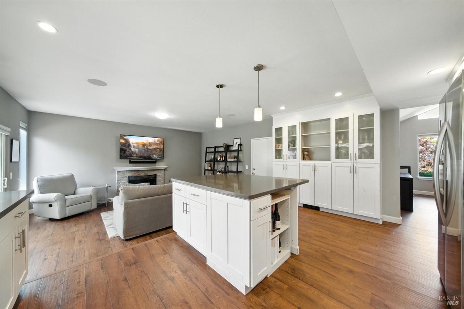 Detail Gallery Image 8 of 37 For 5332 Santa Teresa Ave, Santa Rosa,  CA 95409 - 4 Beds | 2 Baths