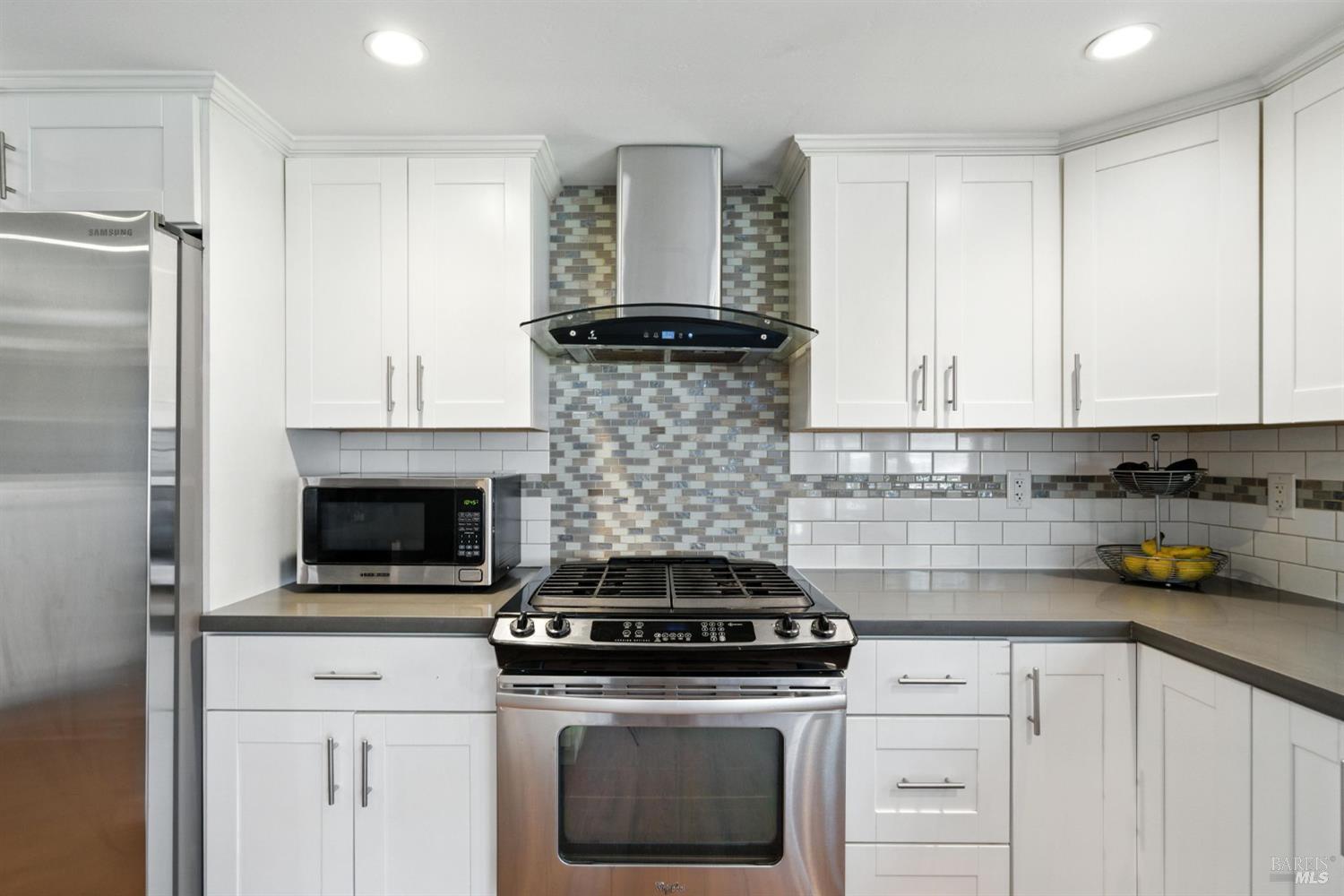 Detail Gallery Image 6 of 37 For 5332 Santa Teresa Ave, Santa Rosa,  CA 95409 - 4 Beds | 2 Baths