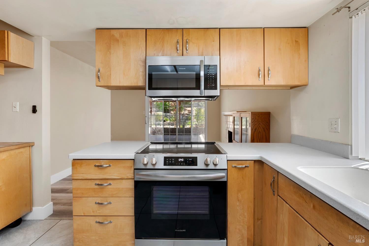 Detail Gallery Image 15 of 56 For 2004 S Terrace Dr, Napa,  CA 94559 - 3 Beds | 2 Baths