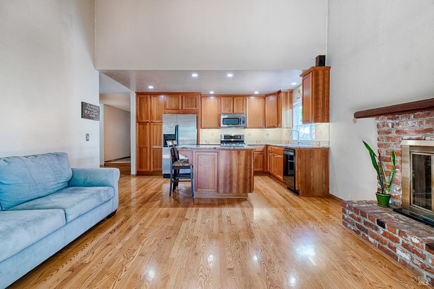 Detail Gallery Image 14 of 50 For 615 Montclair Dr, Santa Rosa,  CA 95409 - 3 Beds | 2 Baths