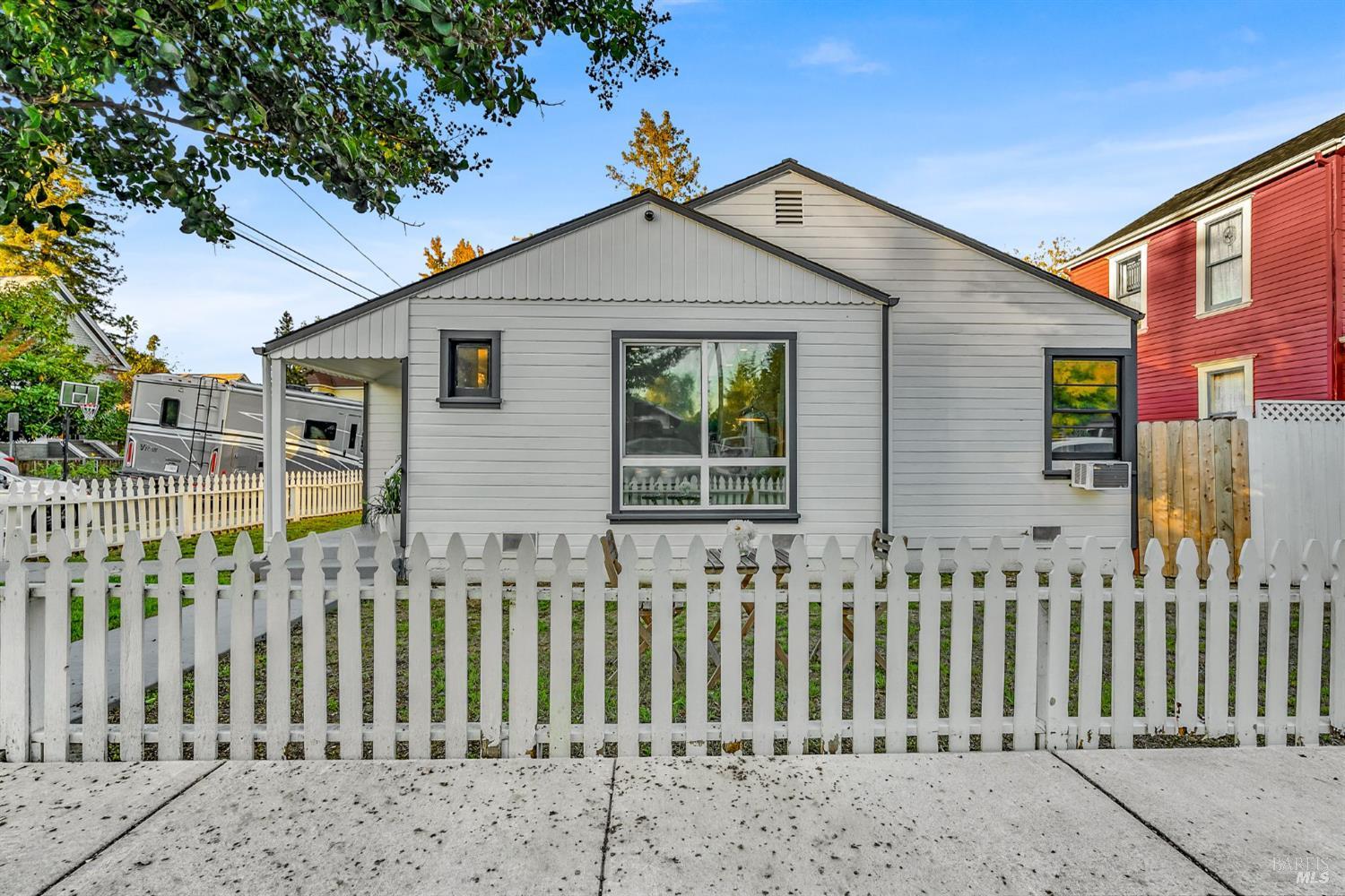 Detail Gallery Image 21 of 25 For 1594 Laurel St, Napa,  CA 94559 - 2 Beds | 2 Baths
