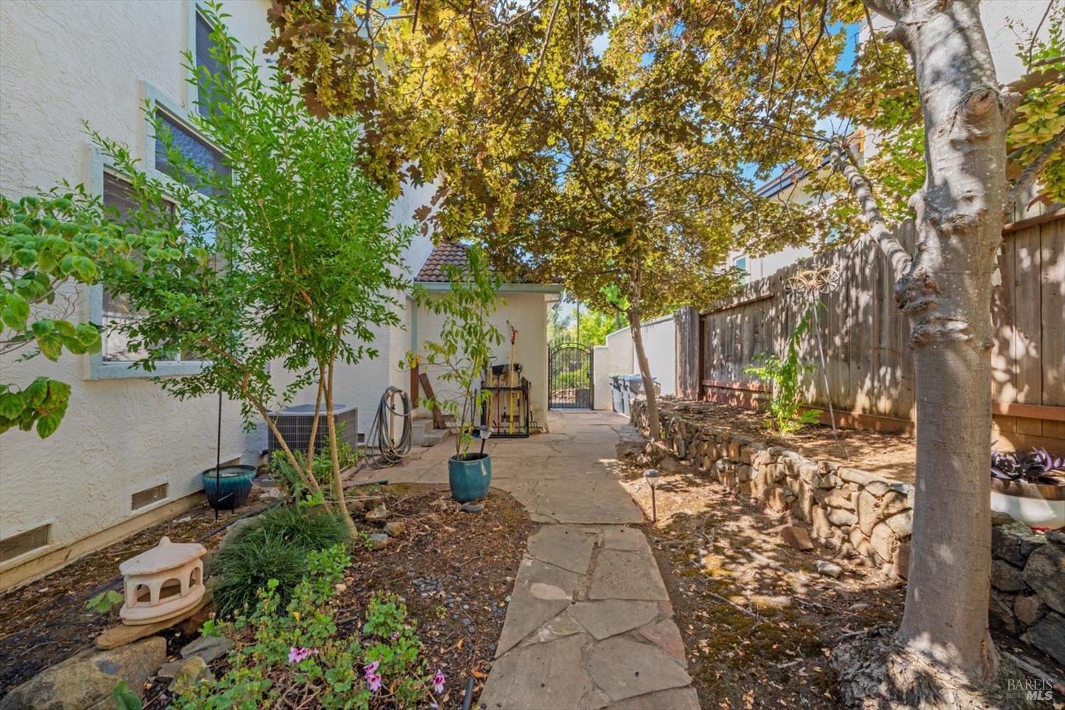 Detail Gallery Image 51 of 82 For 2136 Lakewood Dr, Fairfield,  CA 94534 - 4 Beds | 2/1 Baths