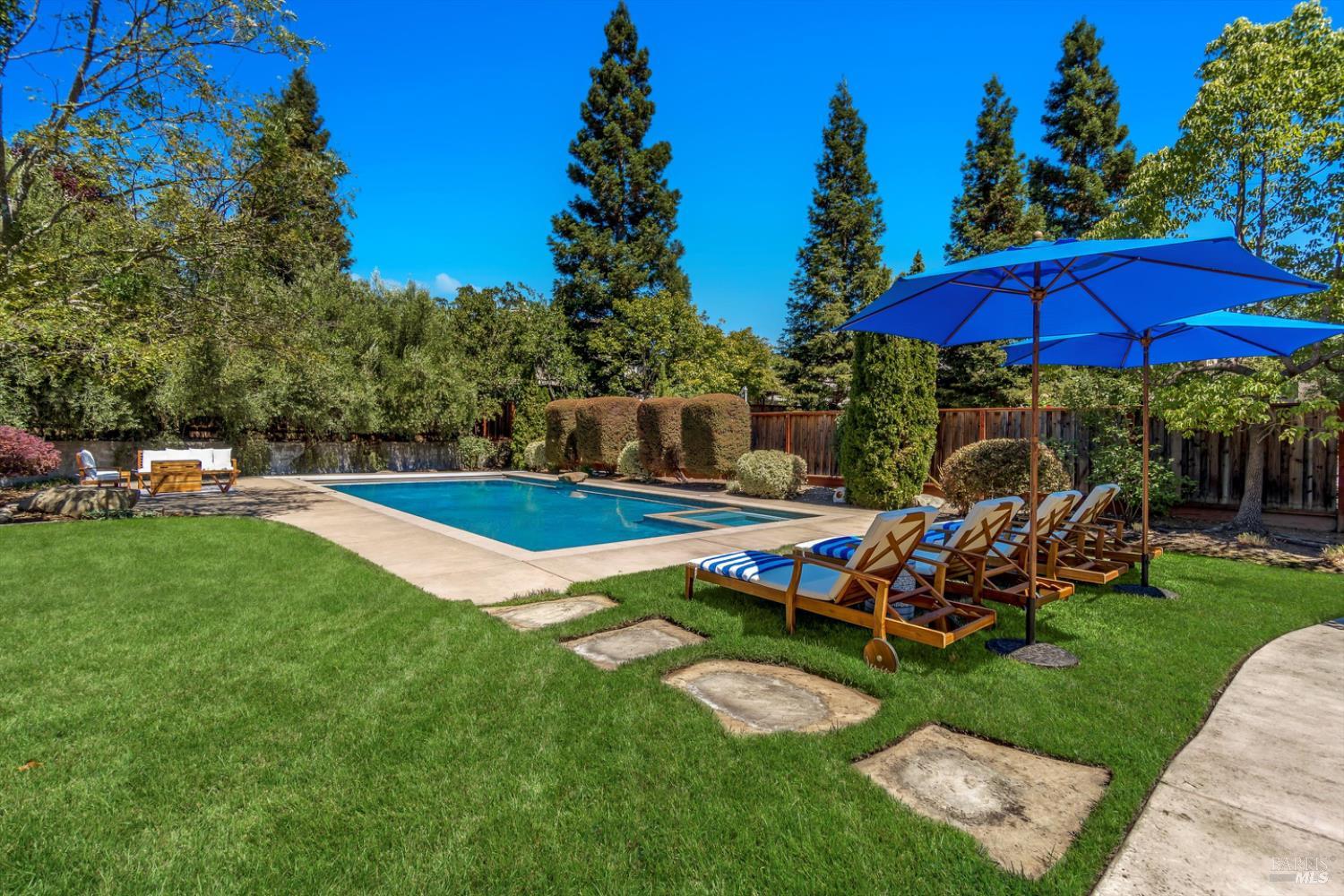 Detail Gallery Image 36 of 55 For 1451 Golf Course Dr, Windsor,  CA 95492 - 4 Beds | 2/1 Baths