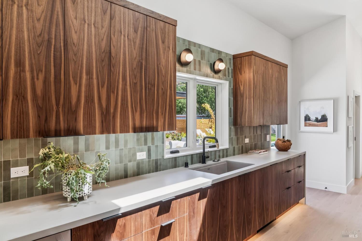 Detail Gallery Image 9 of 49 For 216 1st St, Sonoma,  CA 95476 - 3 Beds | 2/1 Baths