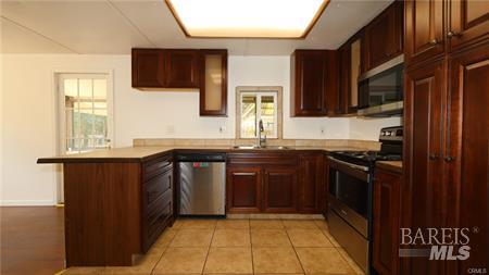 Detail Gallery Image 10 of 28 For 3325 12th St, Clearlake,  CA 95422 - 3 Beds | 2 Baths