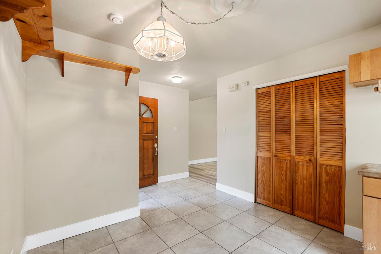 Detail Gallery Image 14 of 56 For 2004 S Terrace Dr, Napa,  CA 94559 - 3 Beds | 2 Baths