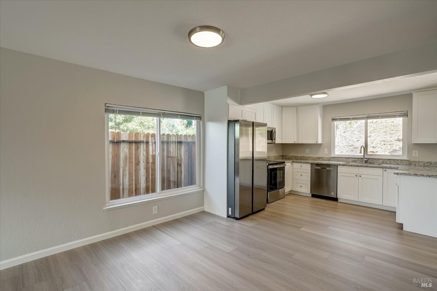 Detail Gallery Image 10 of 40 For 124 Evergreen Way, Vallejo,  CA 94591 - 4 Beds | 2/1 Baths