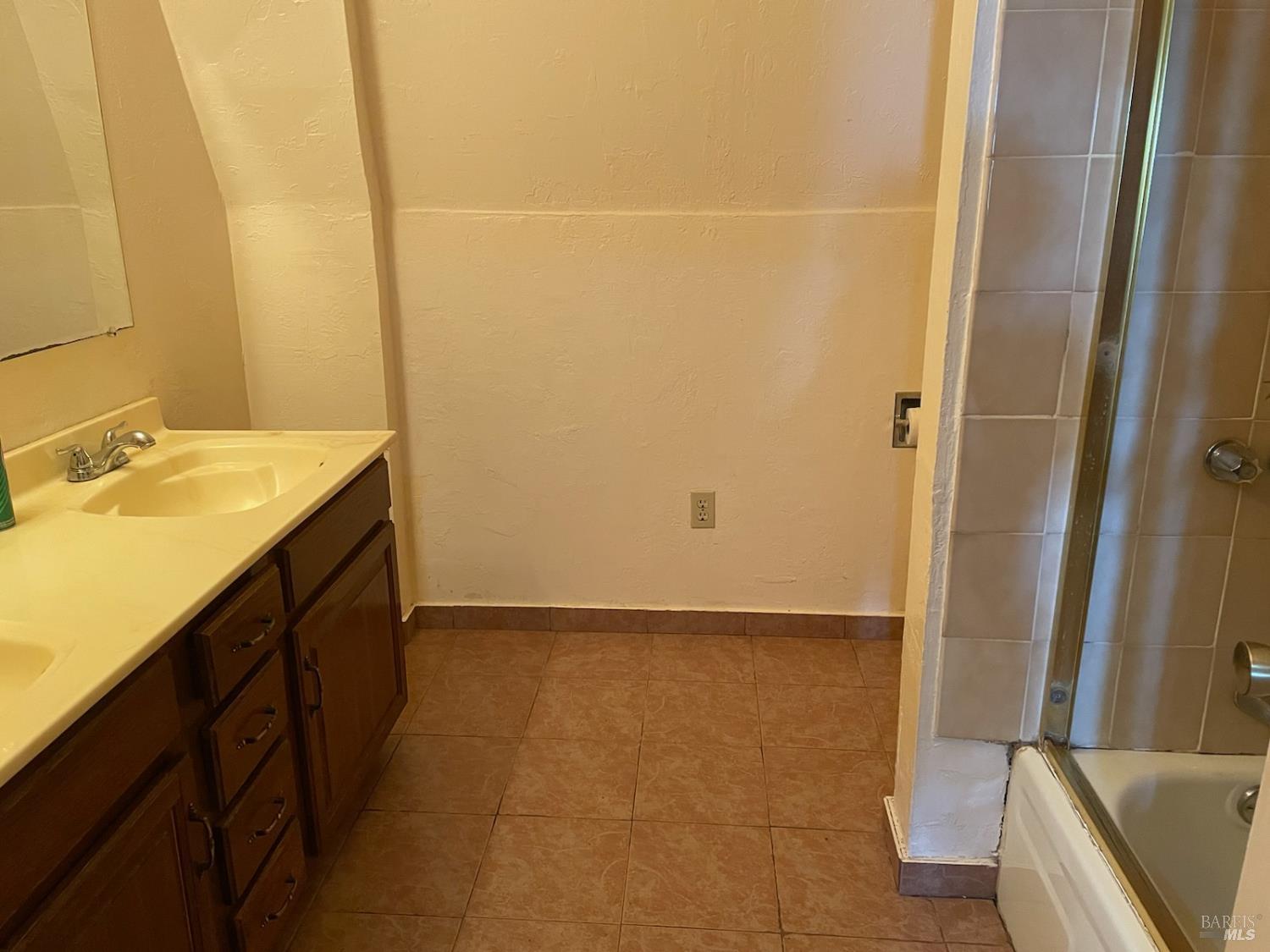 Detail Gallery Image 14 of 29 For 4940 Hilltop Dr, El Sobrante,  CA 94803 - 3 Beds | 2/1 Baths