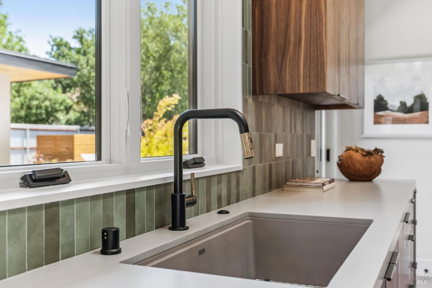 Detail Gallery Image 12 of 49 For 216 1st St, Sonoma,  CA 95476 - 3 Beds | 2/1 Baths