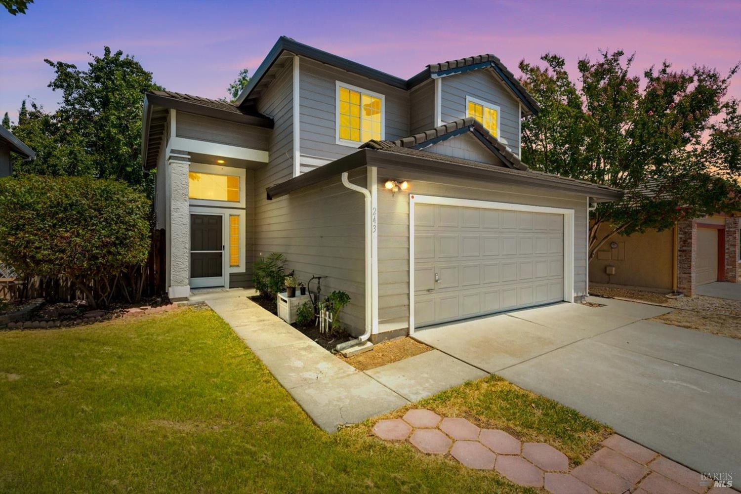 Detail Gallery Image 2 of 49 For 243 Colby Dr, Vacaville,  CA 95687 - 3 Beds | 2/1 Baths
