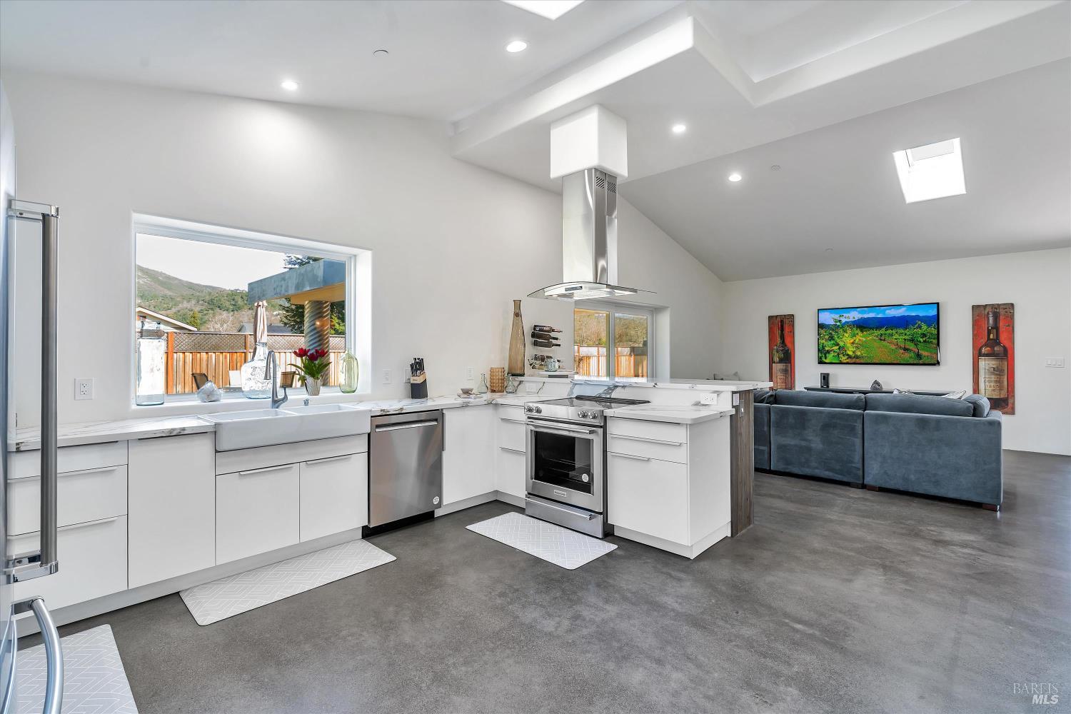 Detail Gallery Image 12 of 30 For 390 Treehaven Ln, Kenwood,  CA 95452 - 2 Beds | 2 Baths