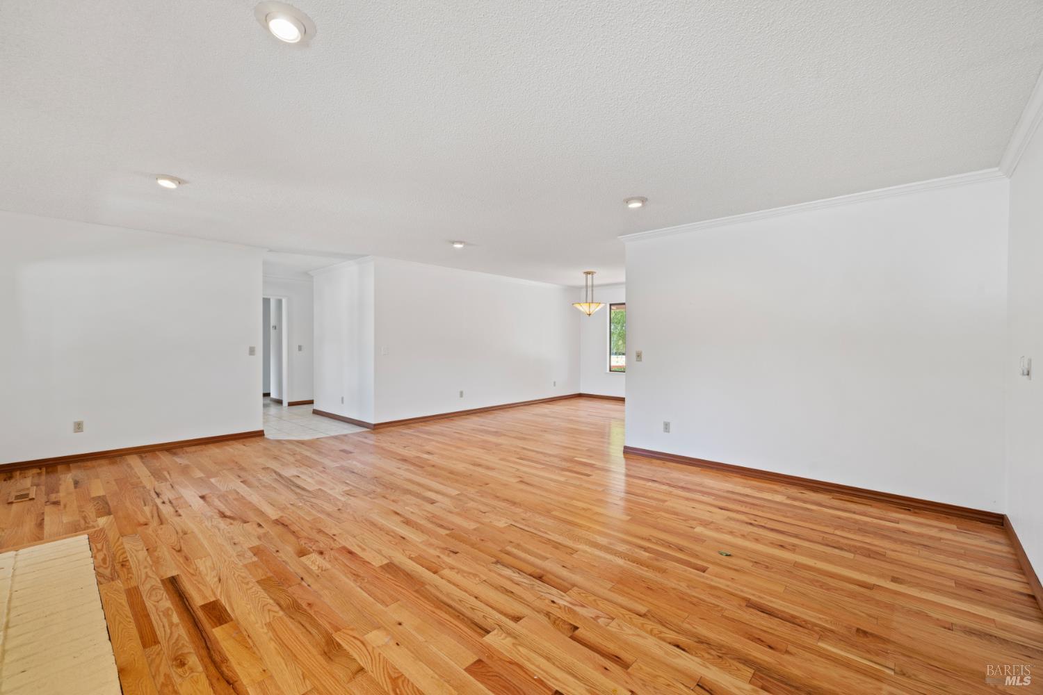 Detail Gallery Image 9 of 48 For 8819 Hood Mountain Way, Santa Rosa,  CA 95409 - 3 Beds | 2 Baths