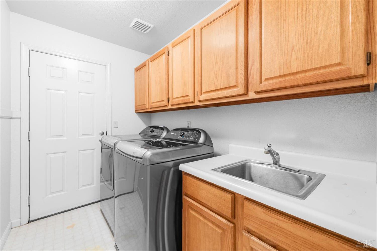 Detail Gallery Image 31 of 82 For 2136 Lakewood Dr, Fairfield,  CA 94534 - 4 Beds | 2/1 Baths