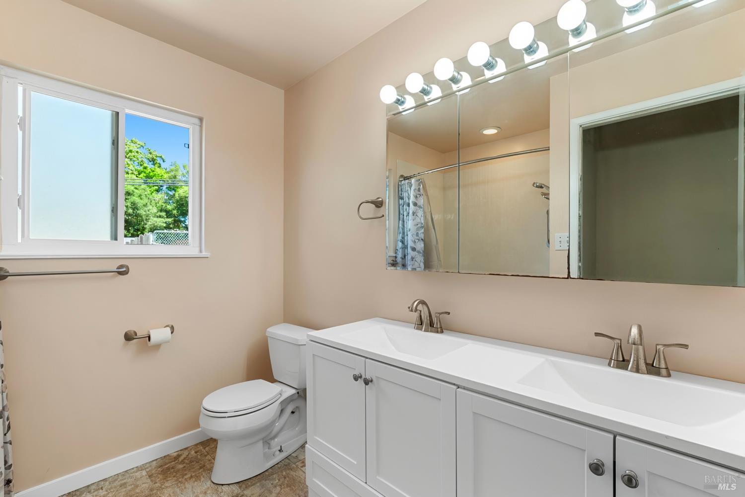 Detail Gallery Image 32 of 56 For 2004 S Terrace Dr, Napa,  CA 94559 - 3 Beds | 2 Baths