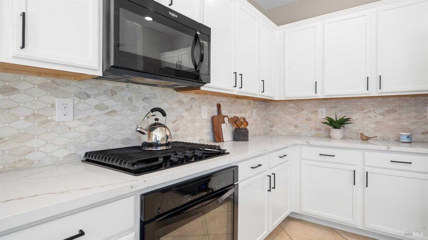 Detail Gallery Image 13 of 42 For 5114 Kolton Pl, Rohnert Park,  CA 94928 - 5 Beds | 2/1 Baths