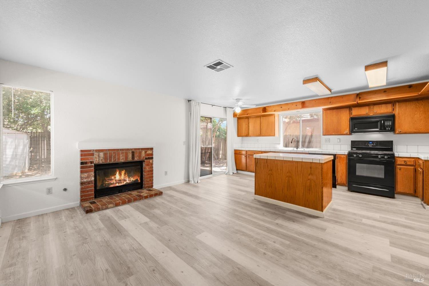 Detail Gallery Image 16 of 49 For 243 Colby Dr, Vacaville,  CA 95687 - 3 Beds | 2/1 Baths