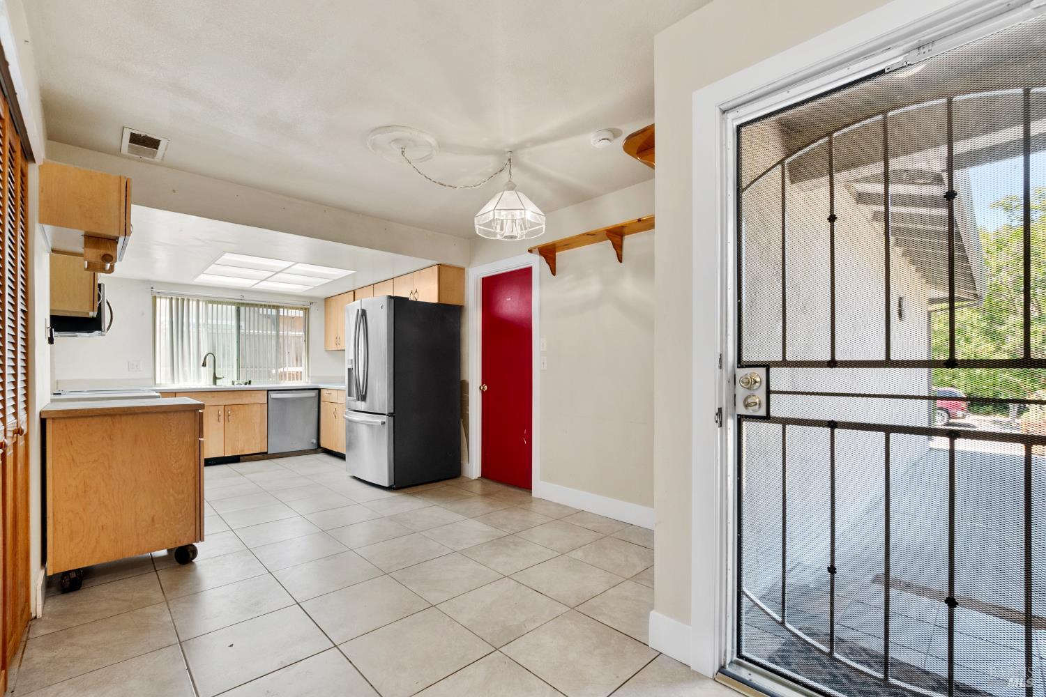 Detail Gallery Image 9 of 56 For 2004 S Terrace Dr, Napa,  CA 94559 - 3 Beds | 2 Baths