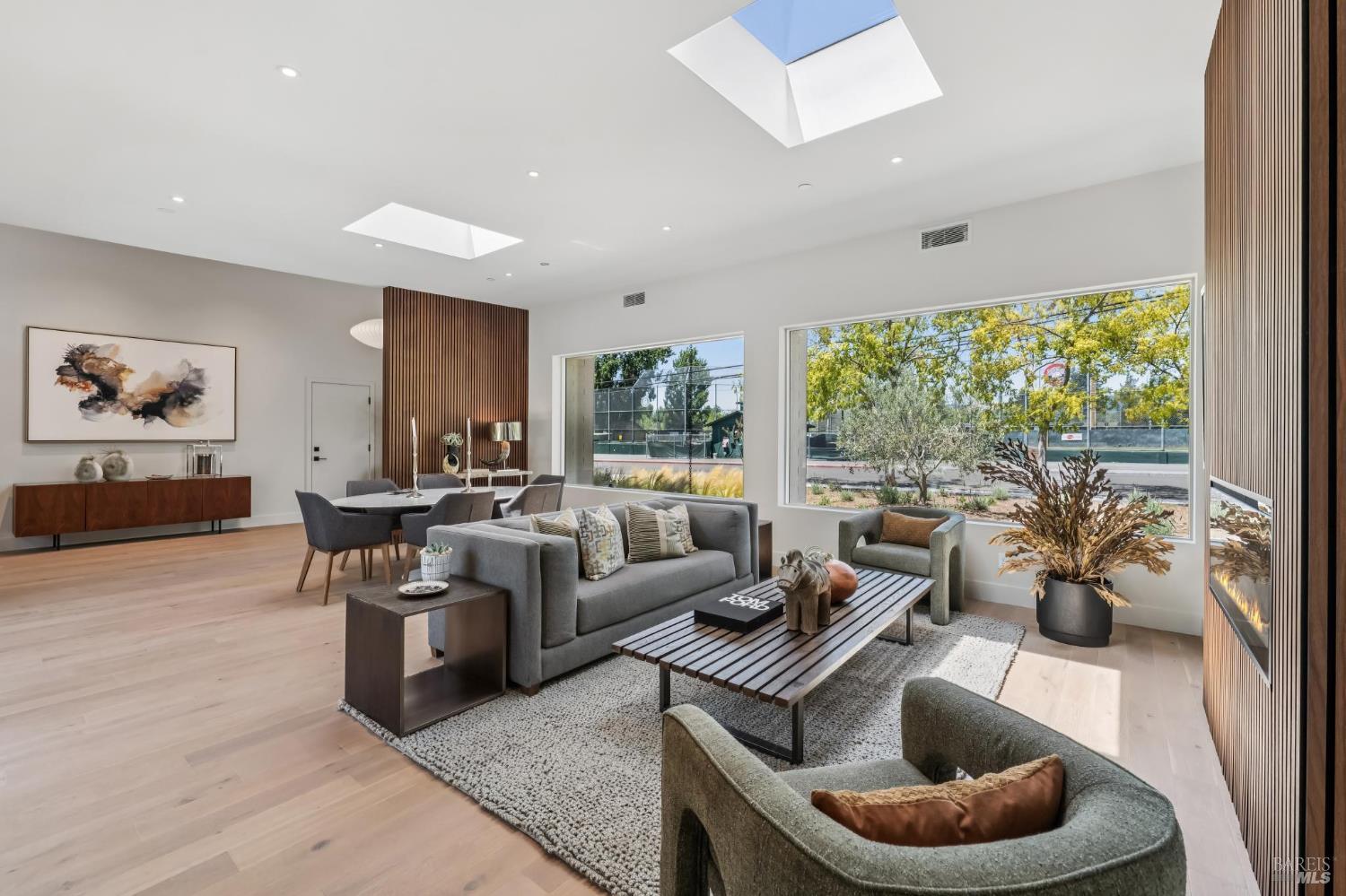 Detail Gallery Image 3 of 49 For 216 1st St, Sonoma,  CA 95476 - 3 Beds | 2/1 Baths