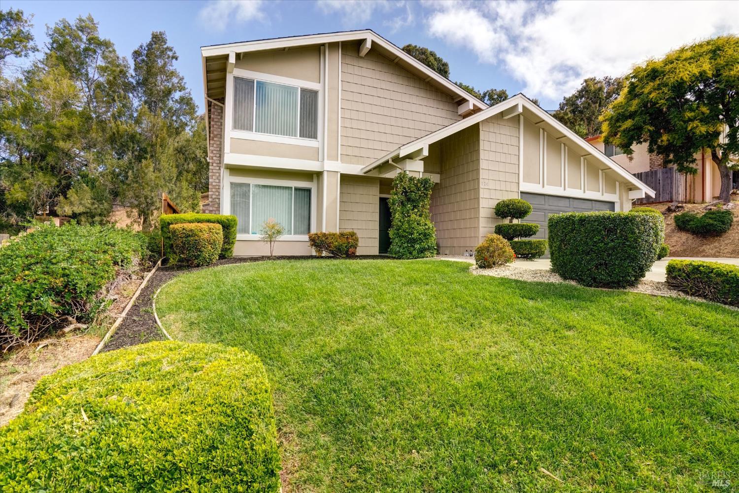 Detail Gallery Image 3 of 40 For 124 Evergreen Way, Vallejo,  CA 94591 - 4 Beds | 2/1 Baths