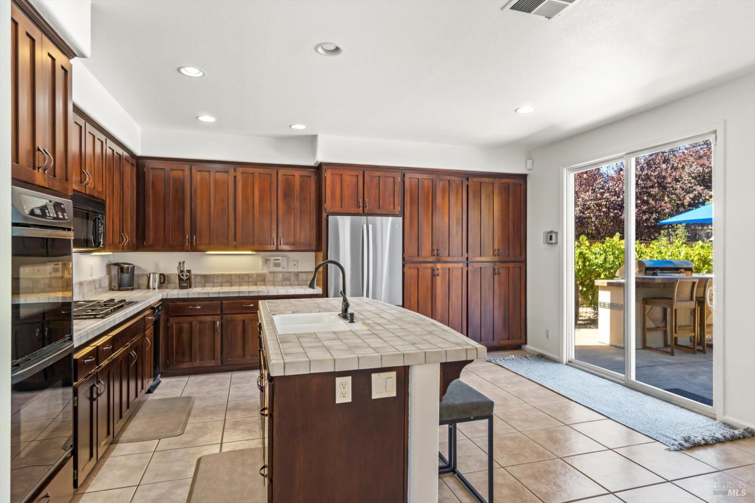 Detail Gallery Image 19 of 55 For 1451 Golf Course Dr, Windsor,  CA 95492 - 4 Beds | 2/1 Baths