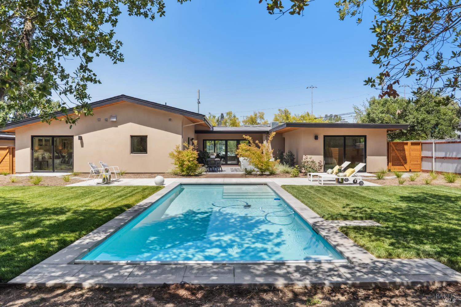 Detail Gallery Image 23 of 49 For 216 1st St, Sonoma,  CA 95476 - 3 Beds | 2/1 Baths