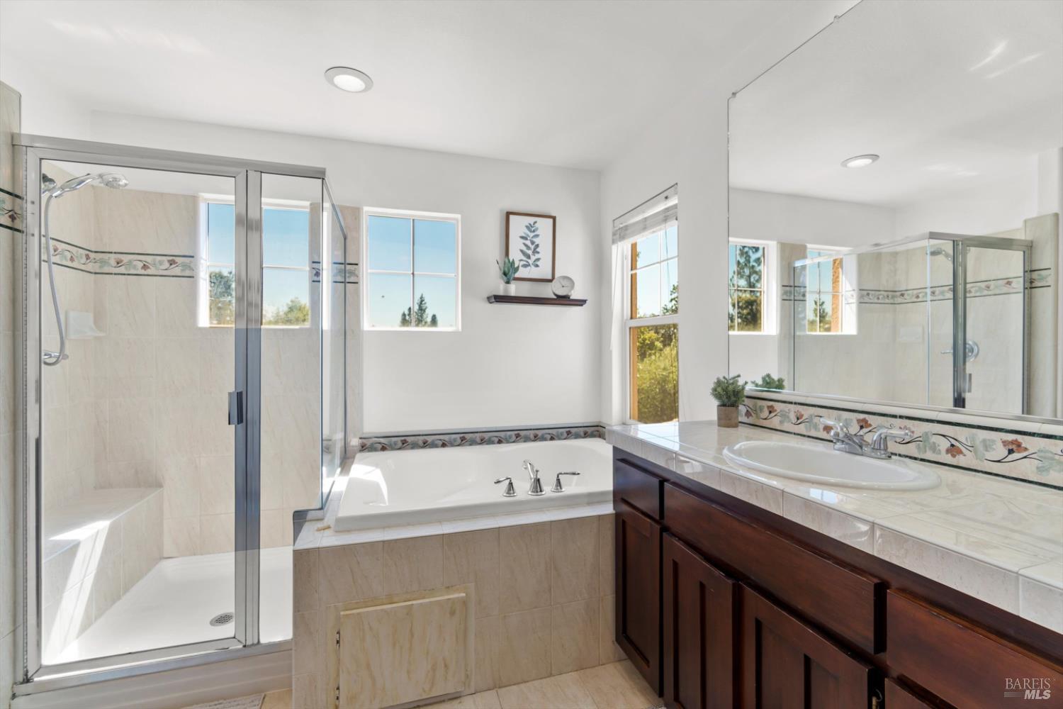 Detail Gallery Image 32 of 55 For 1451 Golf Course Dr, Windsor,  CA 95492 - 4 Beds | 2/1 Baths