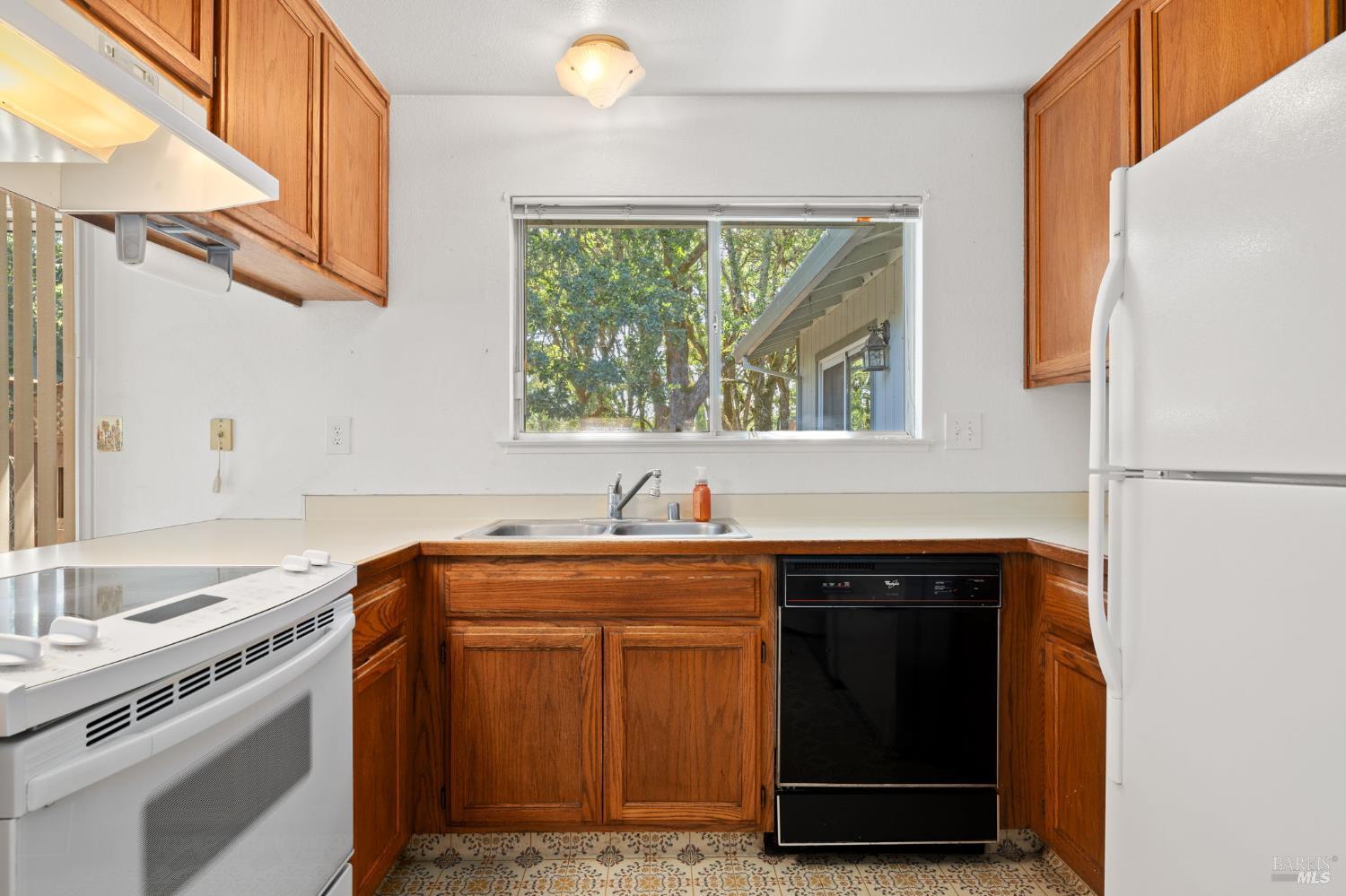 Detail Gallery Image 12 of 35 For 948 Ventnor Ave, Windsor,  CA 95492 - 3 Beds | 2 Baths